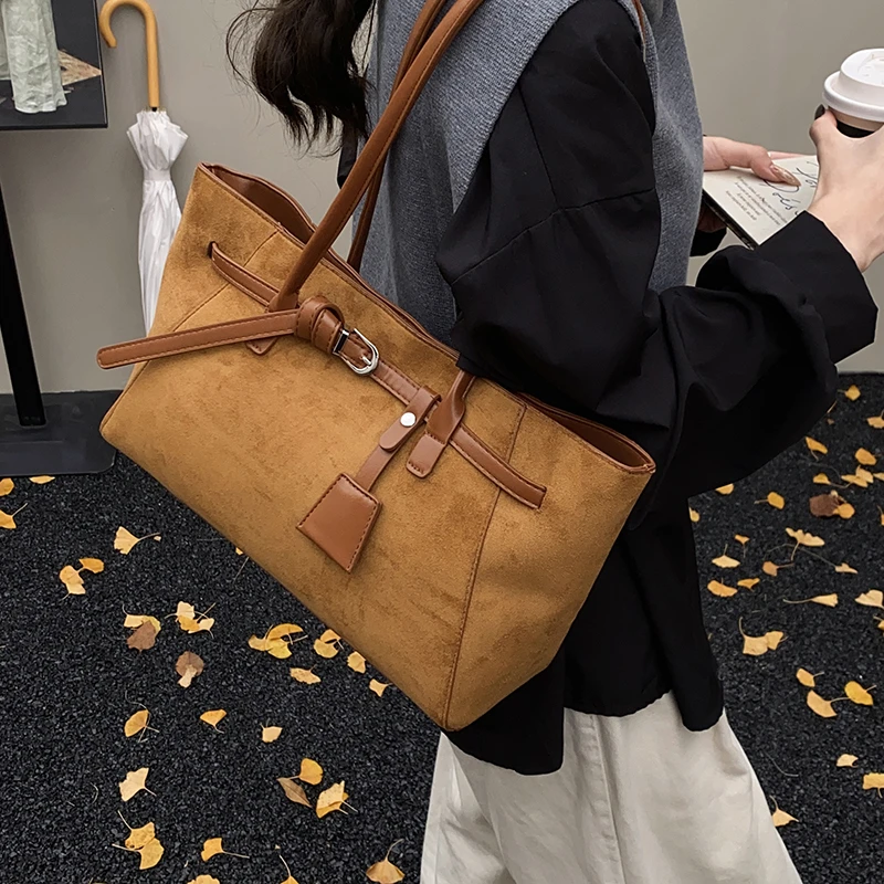 

2025 универсальная стильная сумка для поездок на работу, индивидуальная повседневная модная большая сумка большого размера, лаконичные фланелевые легкие сумки на плечо в стиле ретро