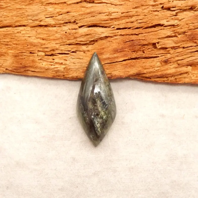 Natural Labradorite Marquise-Shaped Pendant Iridescent Gemstone Subtle Multicolor Flash for Edgy Artisanal Jewelry 33x14x8mm-6.3