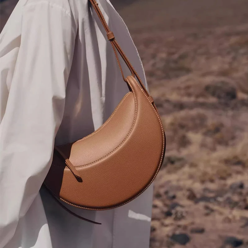 

Fashionable genuine leather women's shoulder bag, crescent-shaped bag, lychee pattern niche design zipper shoulder crossbody bag