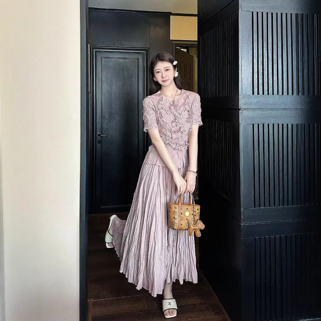 

Miyake Heavy Industry Embossed Pleated Blouse Half-body Skirt Two-piece summer New Temperament Short Sleeve Shirt Skirt Suit