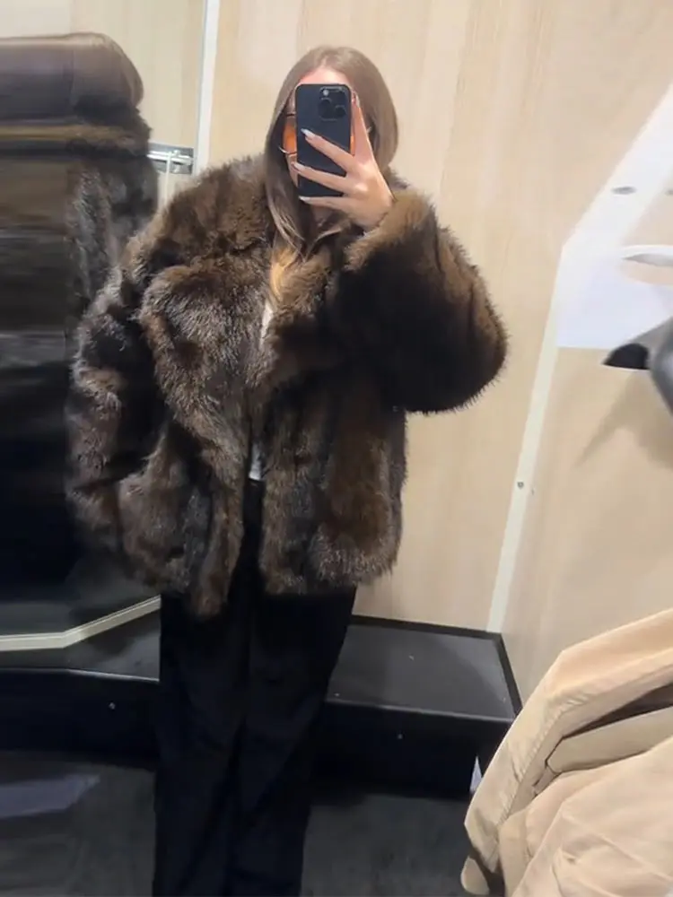 معاطف نسائية عصرية من الفرو الصناعي لشتاء 2025 سترات نسائية جديدة بأكمام طويلة سترات دافئة سميكة ملابس خارجية للسيدات غير رسمية شارع العليا