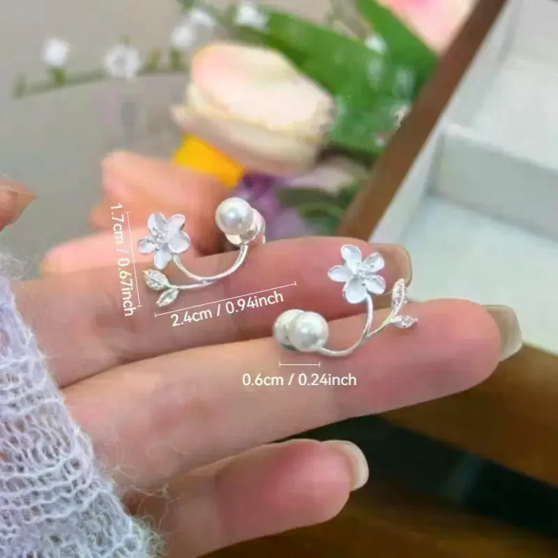 Fashionable Irregular White Pearl Flower Earrings For Women Temperament Romance Petal Earrings Party Wedding Jewelry Gifts