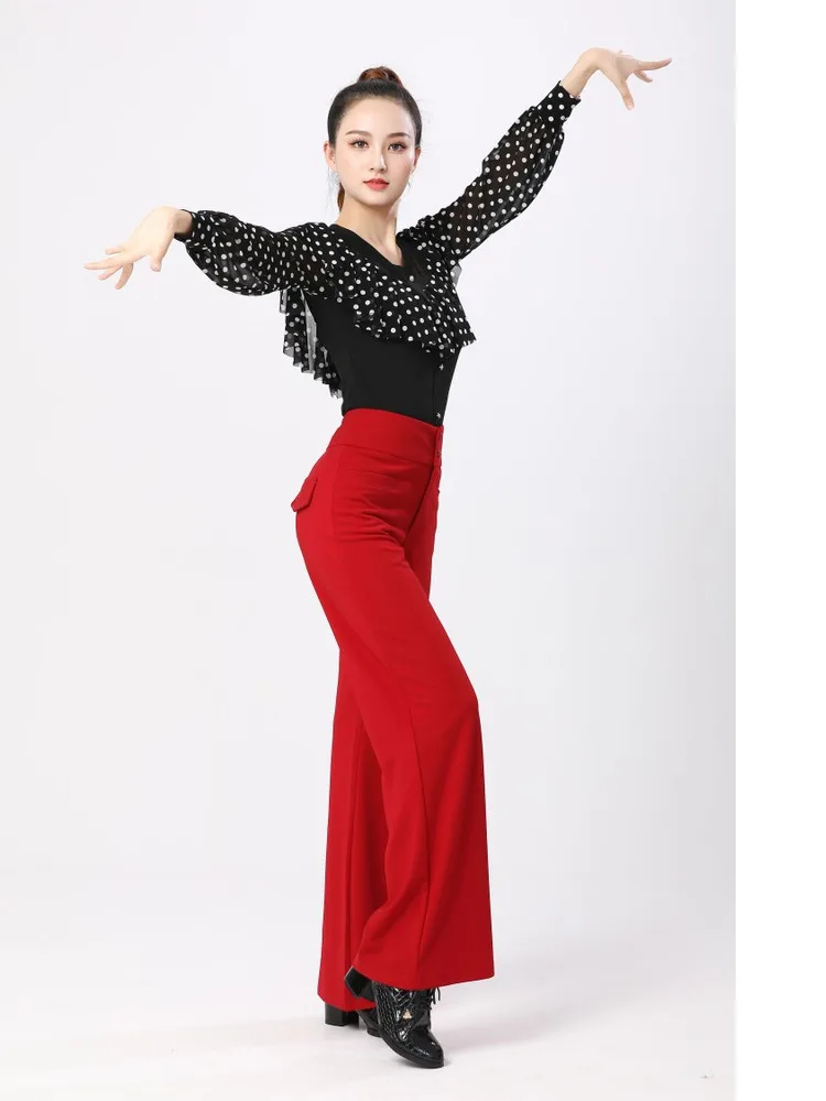 بلوزة رقص بأكمام واسعة منقطة مع حواف مكشكشة - بلوزة أنيقة لممارسة قاعة الرقص أو أداء للنساء تي شيرت