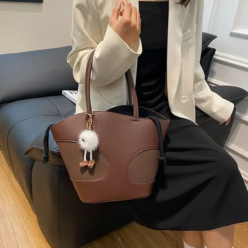 Tote Bag Large Capacity  Women's Single Shoulder Commuter  Dig Hole 2024 New Large Bag Niche Design Cute Crossbody Handbag