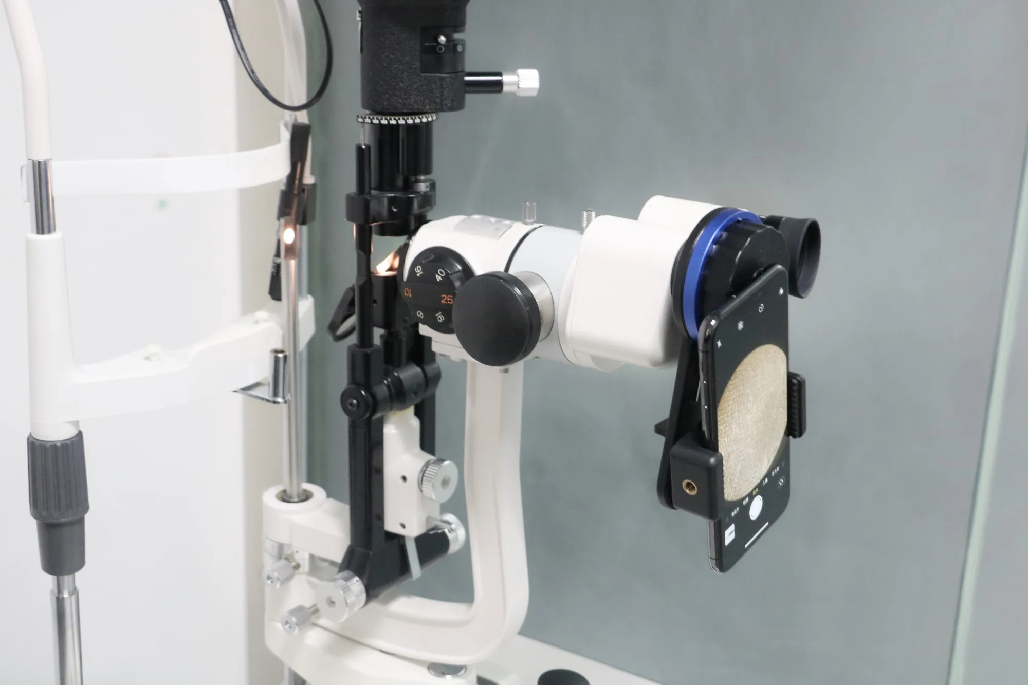 Spleetlamp Microsocpe-adapter voor iPhone