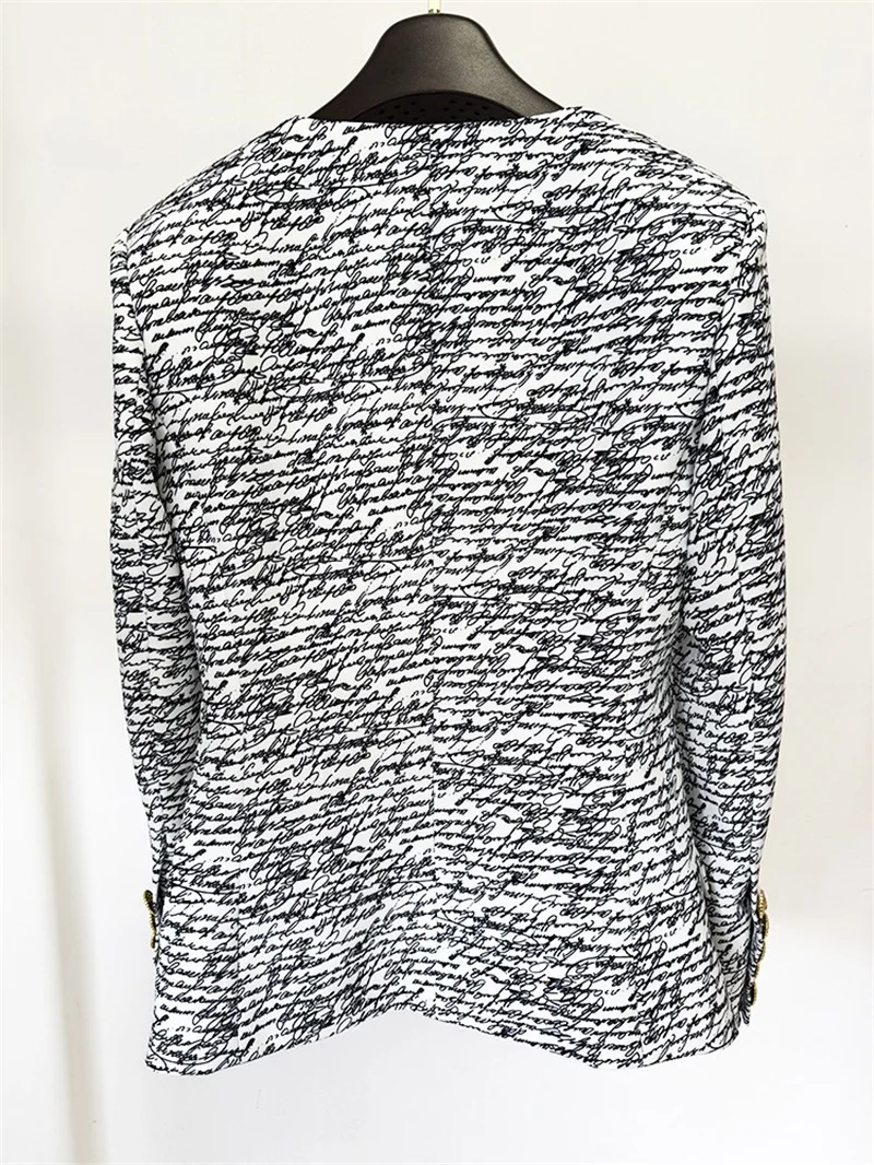 سترة نسائية بيضاء مطبوعة جديدة لعام 2025 سترة سوداء بنمط نص مكتوب بخط اليد مع أزرار ذهبية وأكمام قصيرة ملابس مكتبية مقصوصة #3