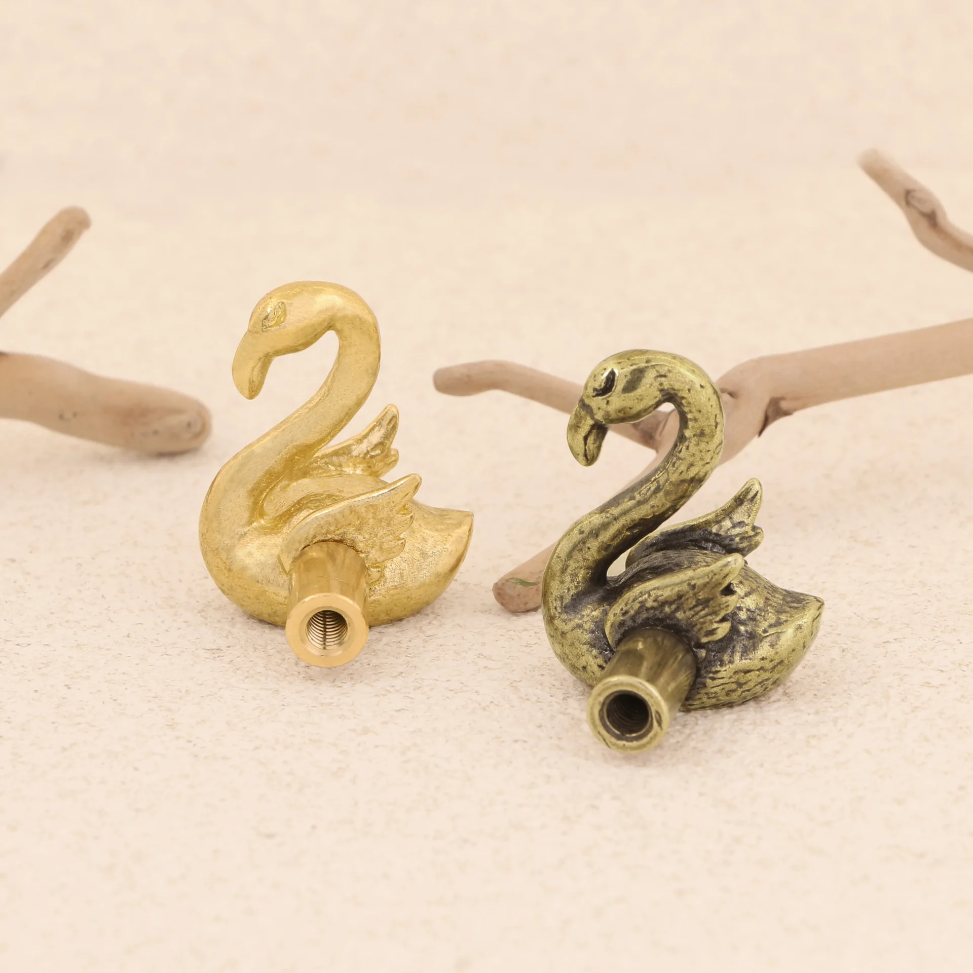 フラミンゴのドアハンドル、キャビネットプル、ドアメタルハンド - Vintage Furniture Hardware Pulls のレビューと価格