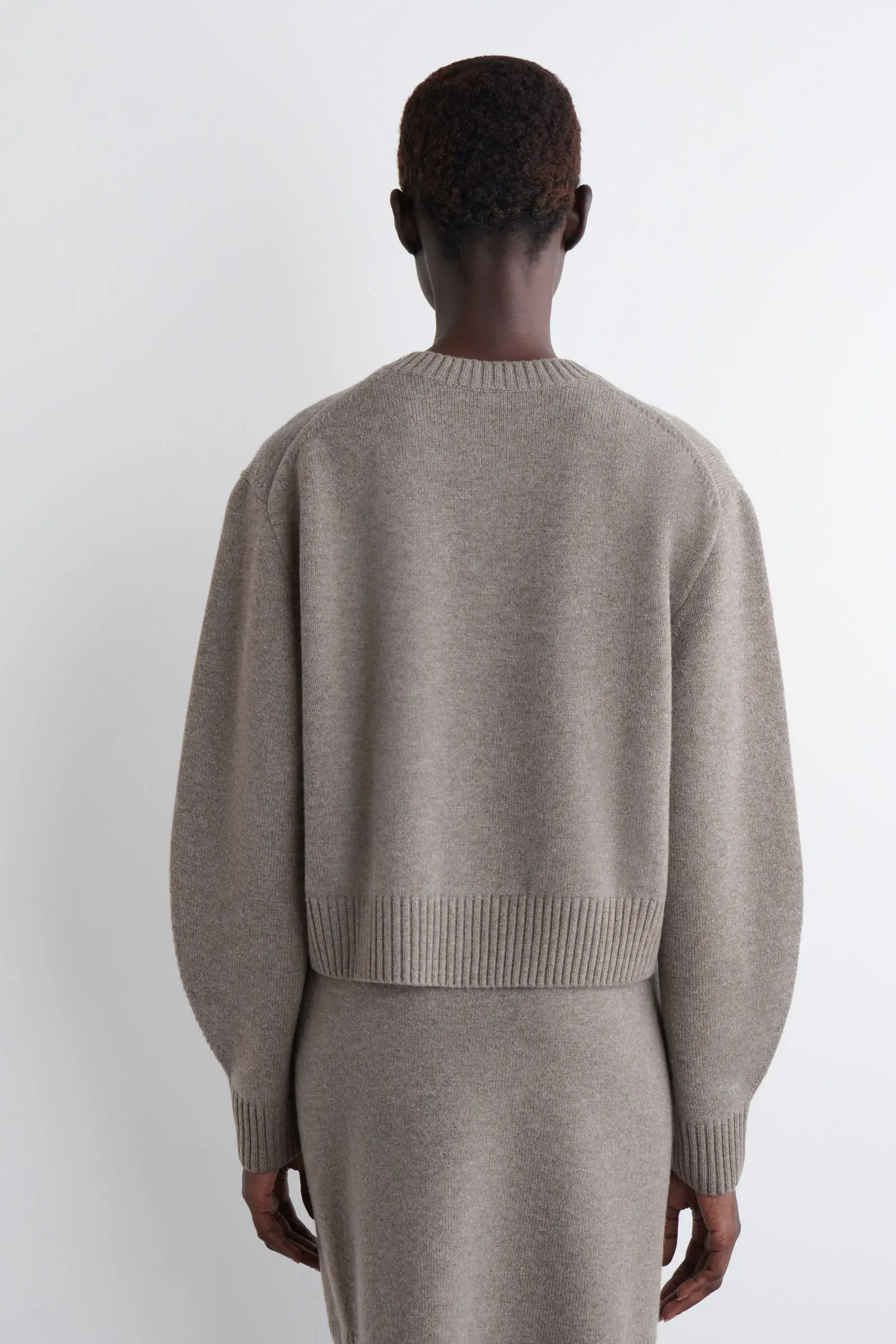 زي أثيري 2025 YAZHIMEI شتاء نمط جديد من الموضة النسائية غير الرسمية القياسية رقبة مستديرة رمادي المخلوطة سترة مشغولة من الصوف #4