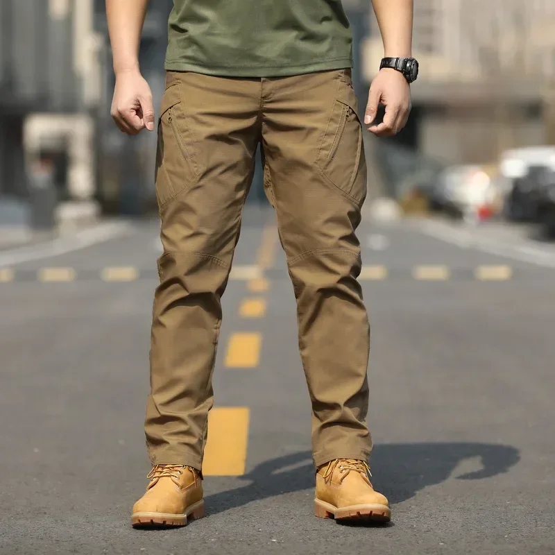Pantalones tácticos bonitos para hombre, moda para actividades al aire libre, paquete múltiple, cómodos pantalones de trabajo impermeables de entrenamiento para las cuatro estaciones de camuflaje