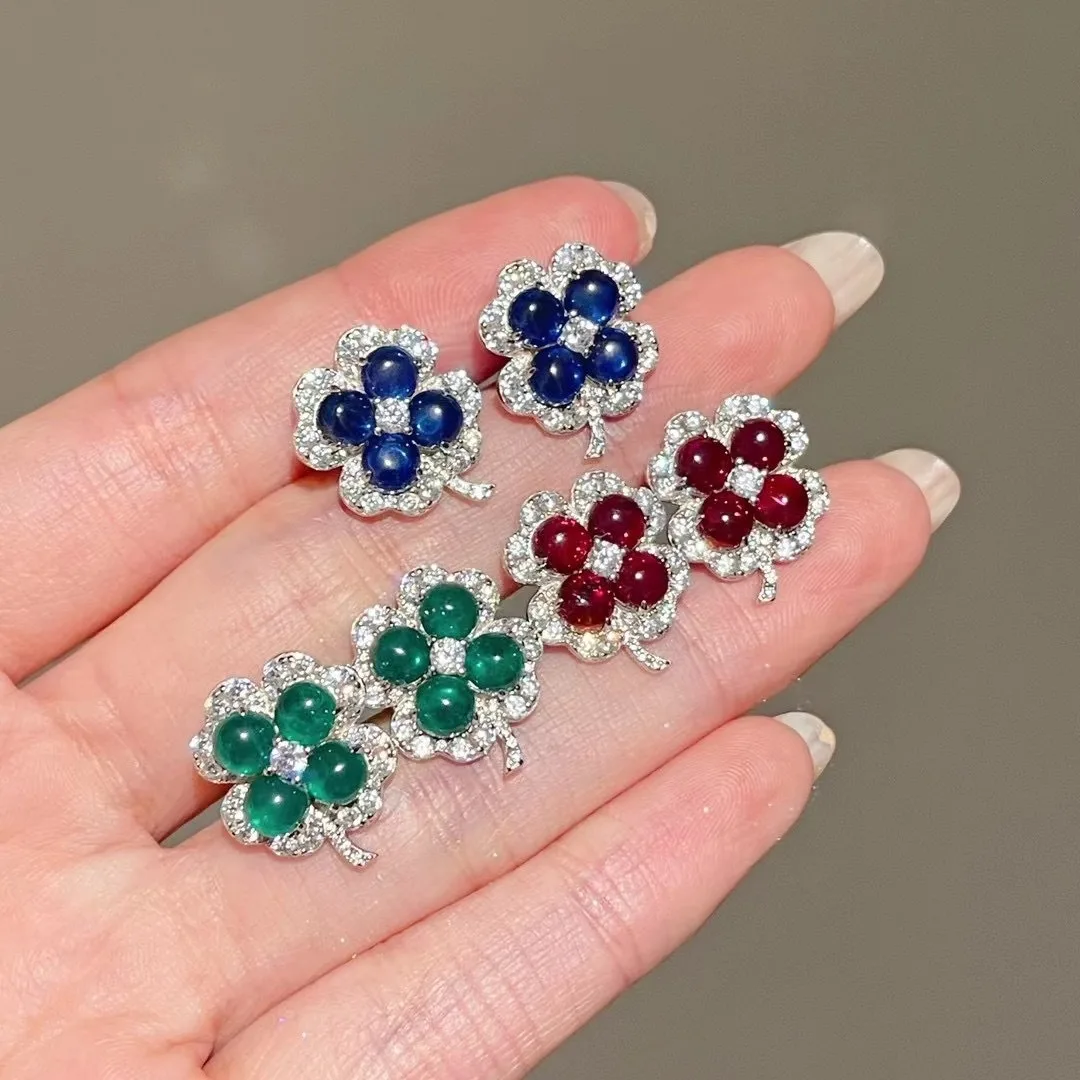 

Серьги из серебра 925 пробы с позолотой и высокоуглеродистыми бриллиантами, синтетический изумруд, сапфир, рубин ​ ​ Lucky Четырехлистный клевер Серьги