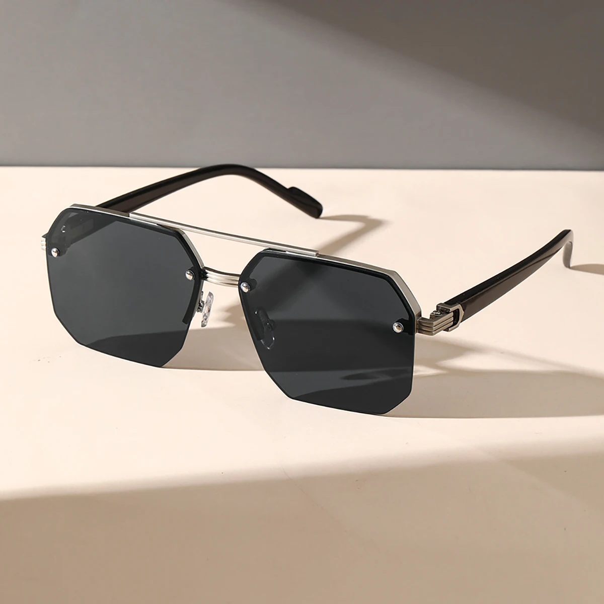 Herren Retro-Sonnenbrille mit Doppelbrücke, silberner Metallrahmen, achteckige Gläser, UV400, modische Brille zum Fahren und für den Alltag