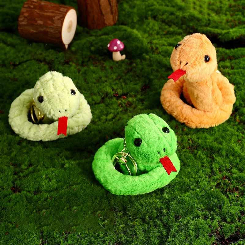 Q versão Zodiac Snake Plush Keychain para crianças, pingente de desenhos animados, boneca de pelúcia, decoração do ano novo chinês, mascote sortudo, presentes mascote