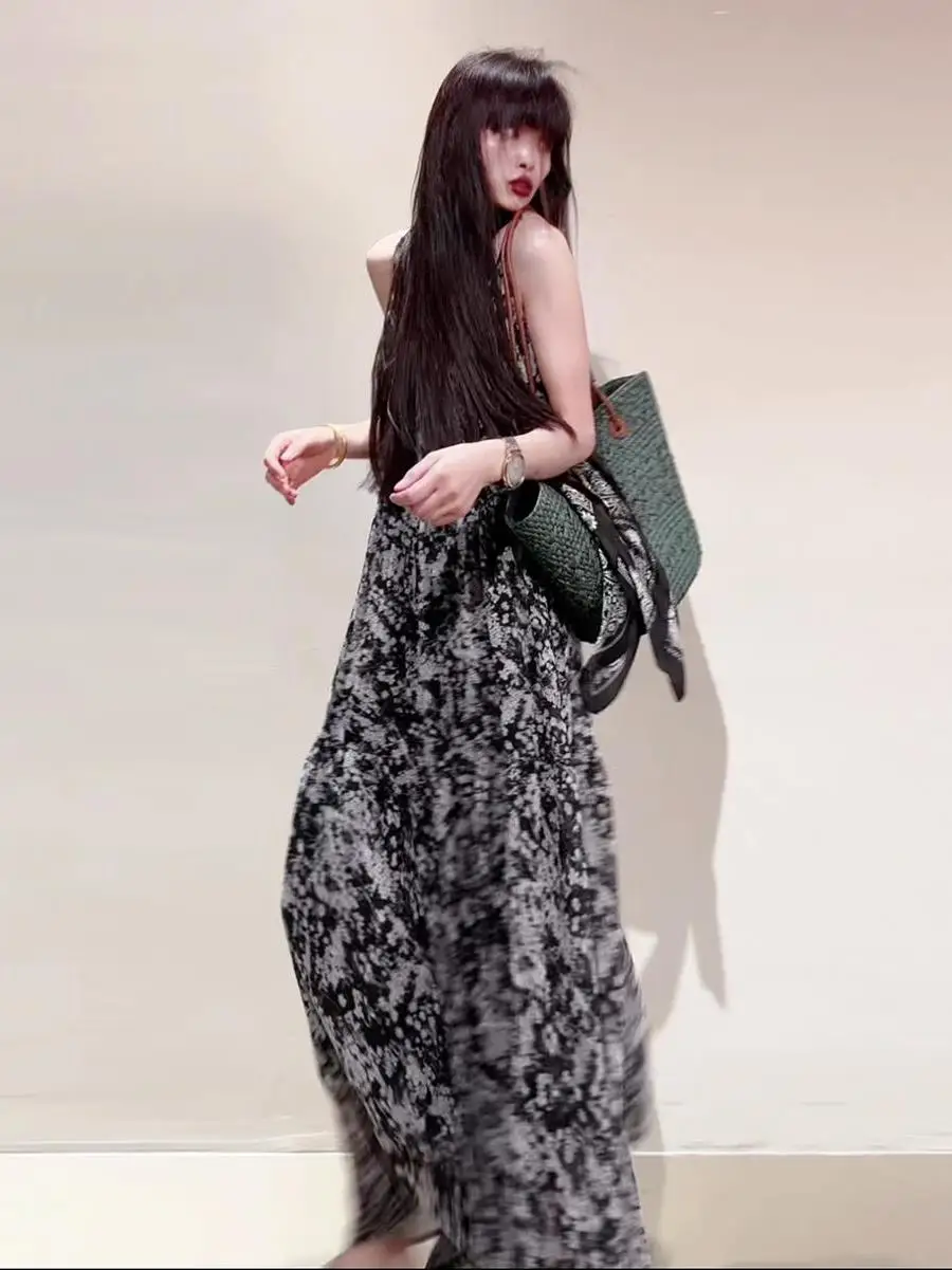 

Элегантное летнее длинное платье-макси для женщин, без бретелек, в винтажном стиле, из ультратонкого материала, без рукавов, с V-образным вырезом, с мультяшным принтом.