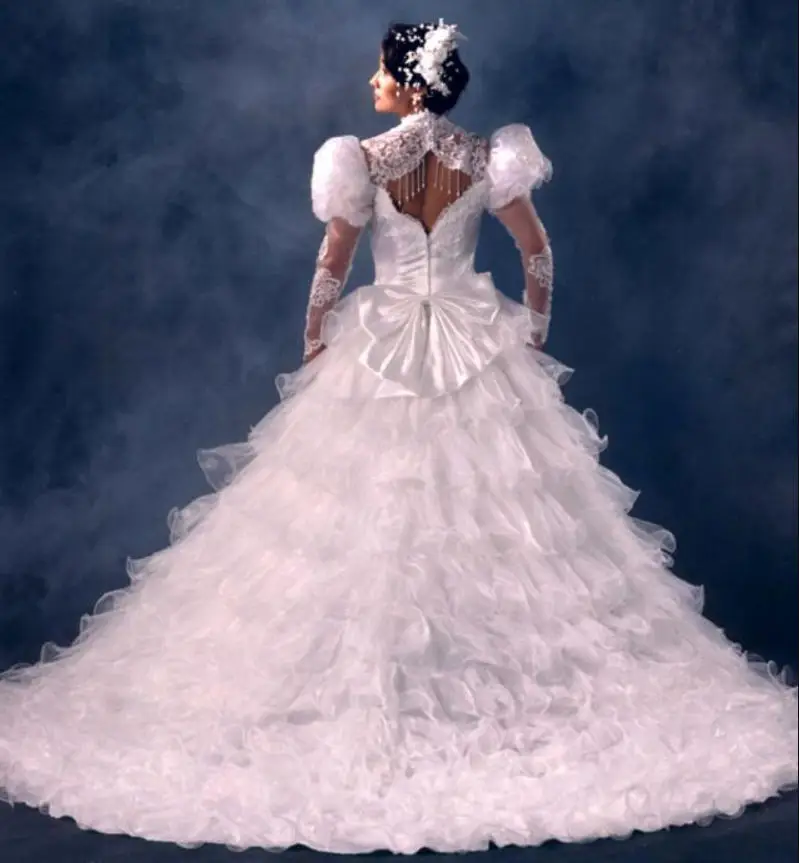 Late Victorian 1980s Wedding Dress With Tiered Ruffles Long Sleeeve Lace Antique 80s Bride Dress With Bow beaded Chic Customized