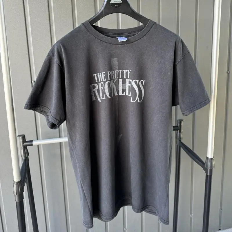 تي شيرت كلاسيكي بشعار The Pretty Reckless Y2K