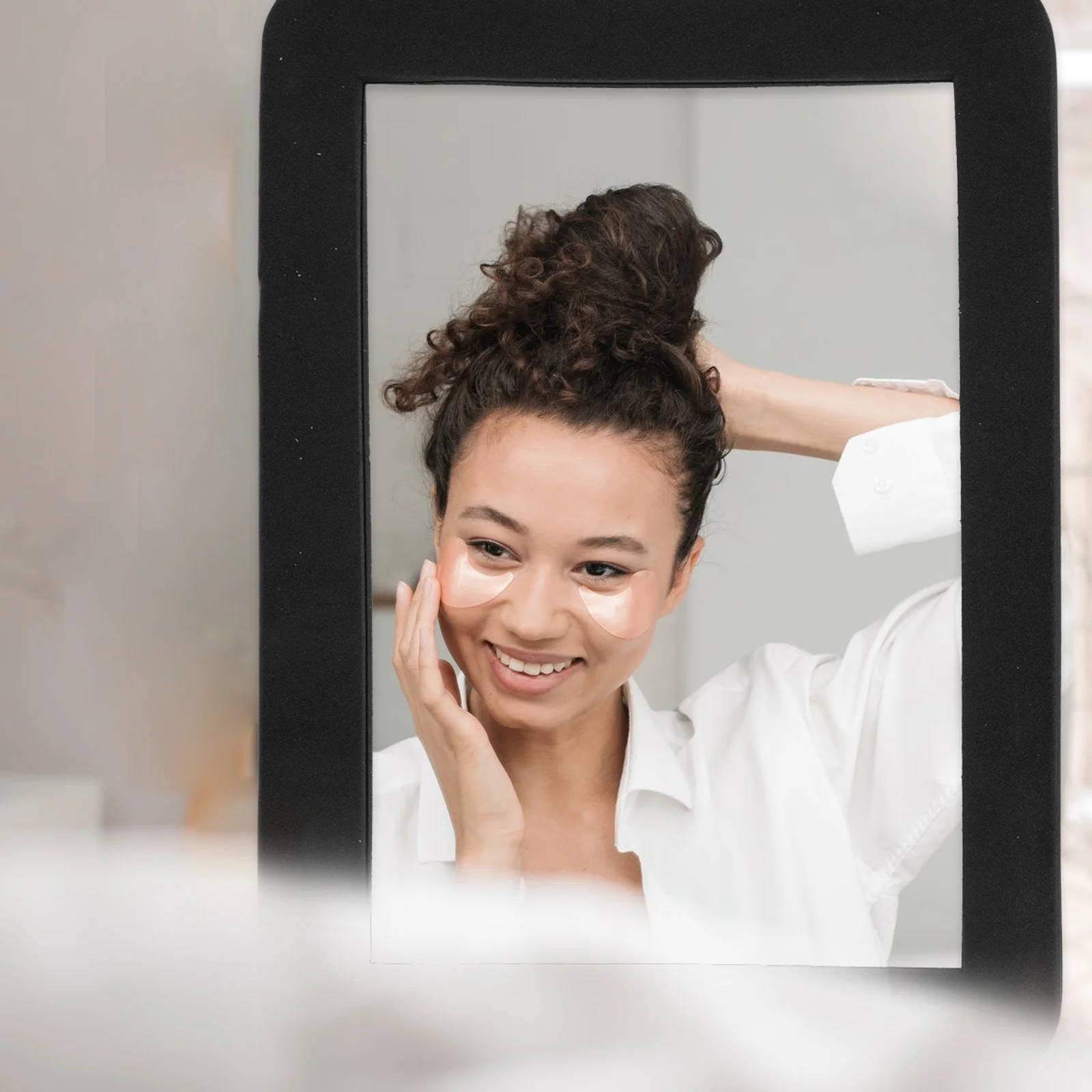 1Pcs Portable Hairdressing Mirror Practical Beauty Tool with Cushion Grip for Outdoor Salon Black Foams Frame Mirror