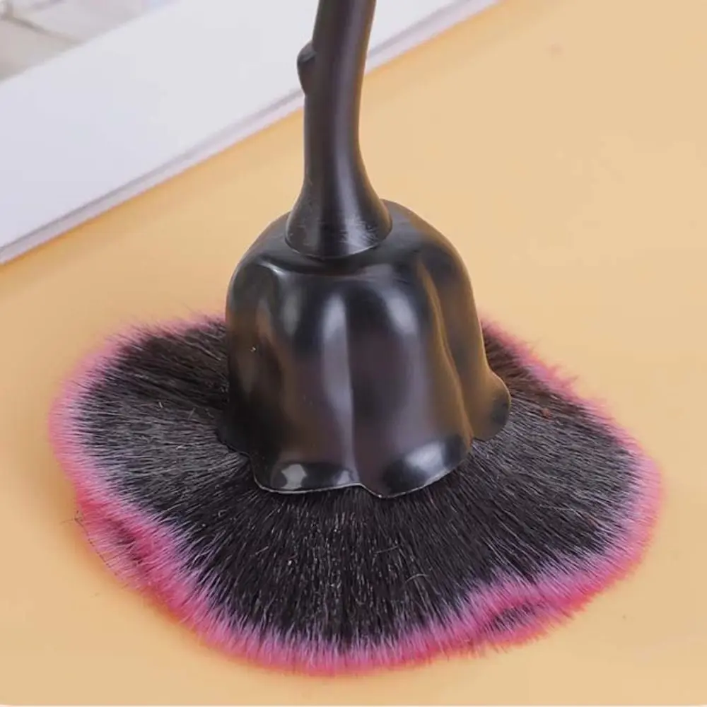 Pennello per la pulizia della polvere per nail art con fiore di rosa Pennello per trucco creativo in fibra morbida Strumento cosmetico Pennello per fondotinta in lana di nylon da donna