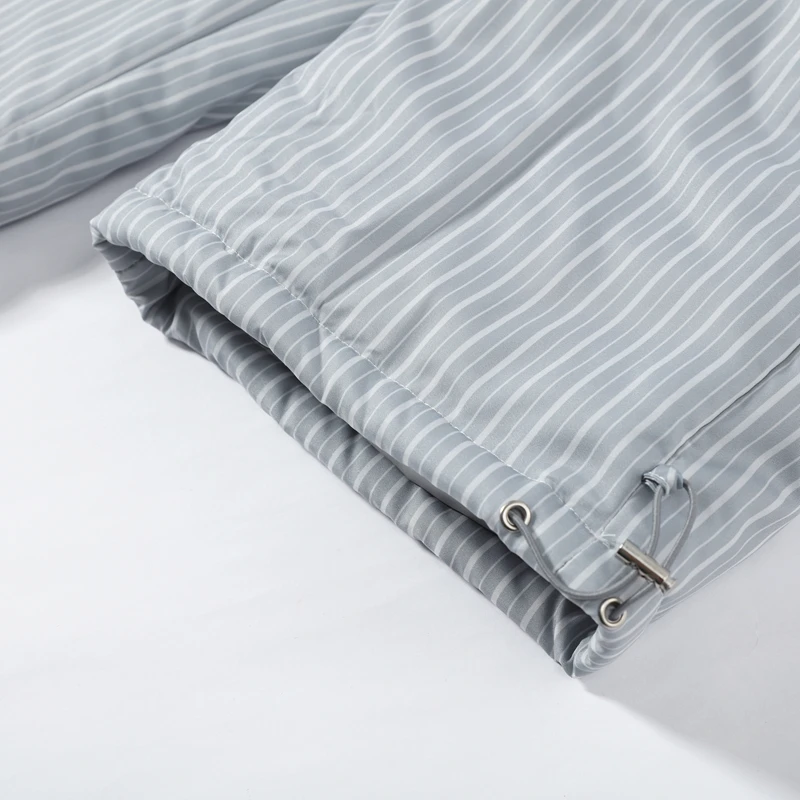 2026 Winter Gestreiftes Baumwoll-Mantel-Hosen-Set für Damen mit Kapuze, Stehkragen, Reißverschluss-Steppmantel und Hose mit Elastikbund – Damen-Outfit – Detail 15