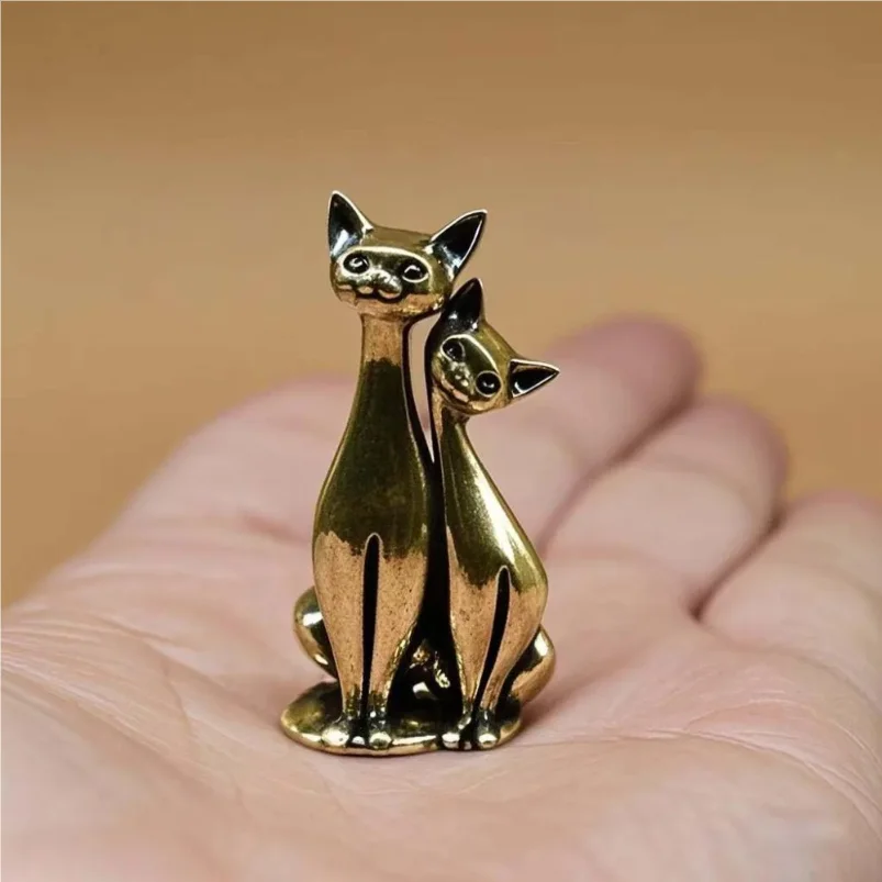 Couple Cat Ornament Vintage Brass Sculpture Art Piece Intertwined Loving Cats Artwork for Home Office Cat Statue Home Decoration