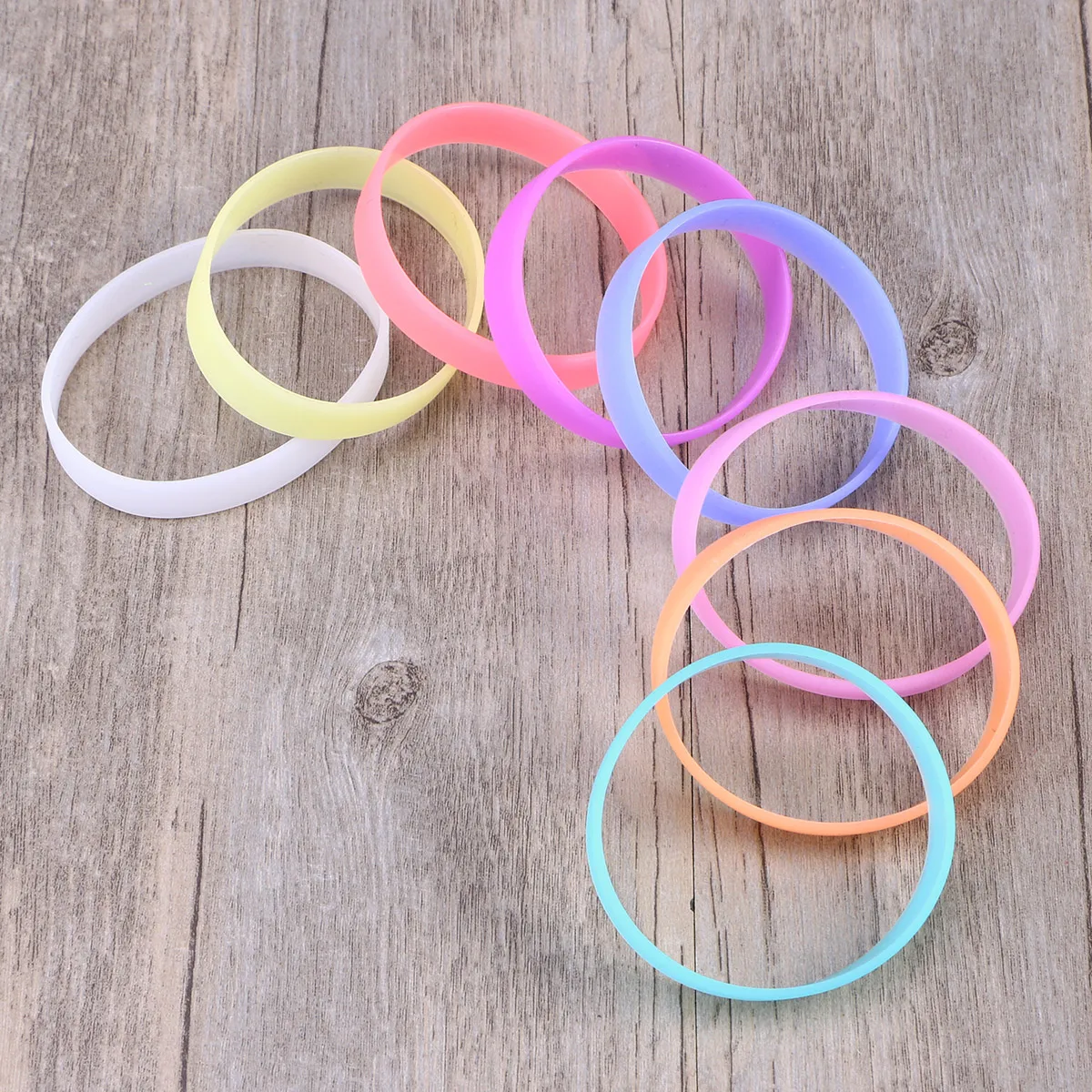 

8PCS Luminous Silicone Wristbands Glow Dark Vibrant Colors Kids Fitness Sports School Carnival Party Favors Comfortable Durable
