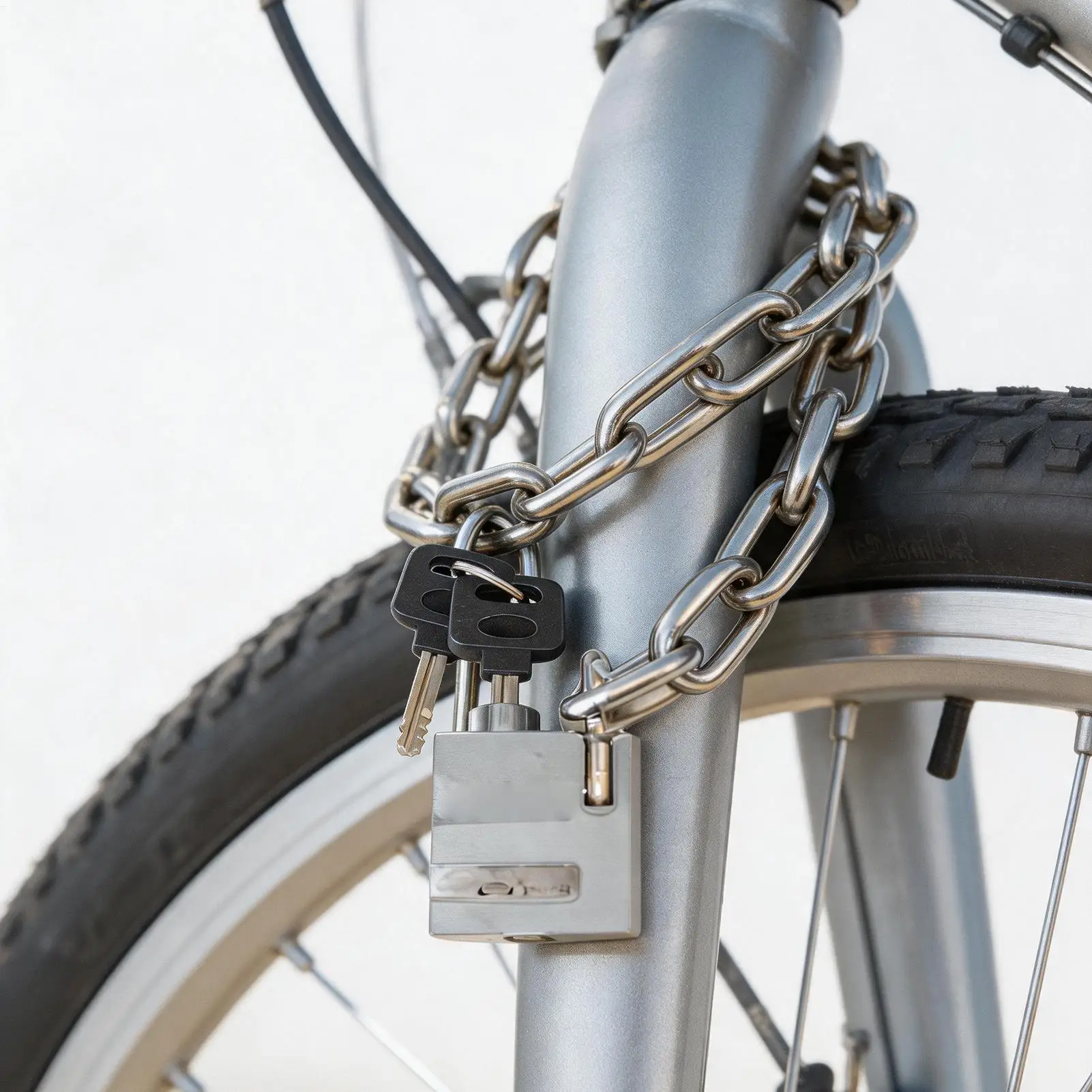 

Heavy Duty Bike Lock with Key Flexible Protector Padlock Chain for Motorcycles Scooter Doors Garage Warehouses Fences Garden