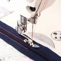 Industrial sewing machine flat car size zipper unilateral presser foot left and right pinhole position adjustable accessories