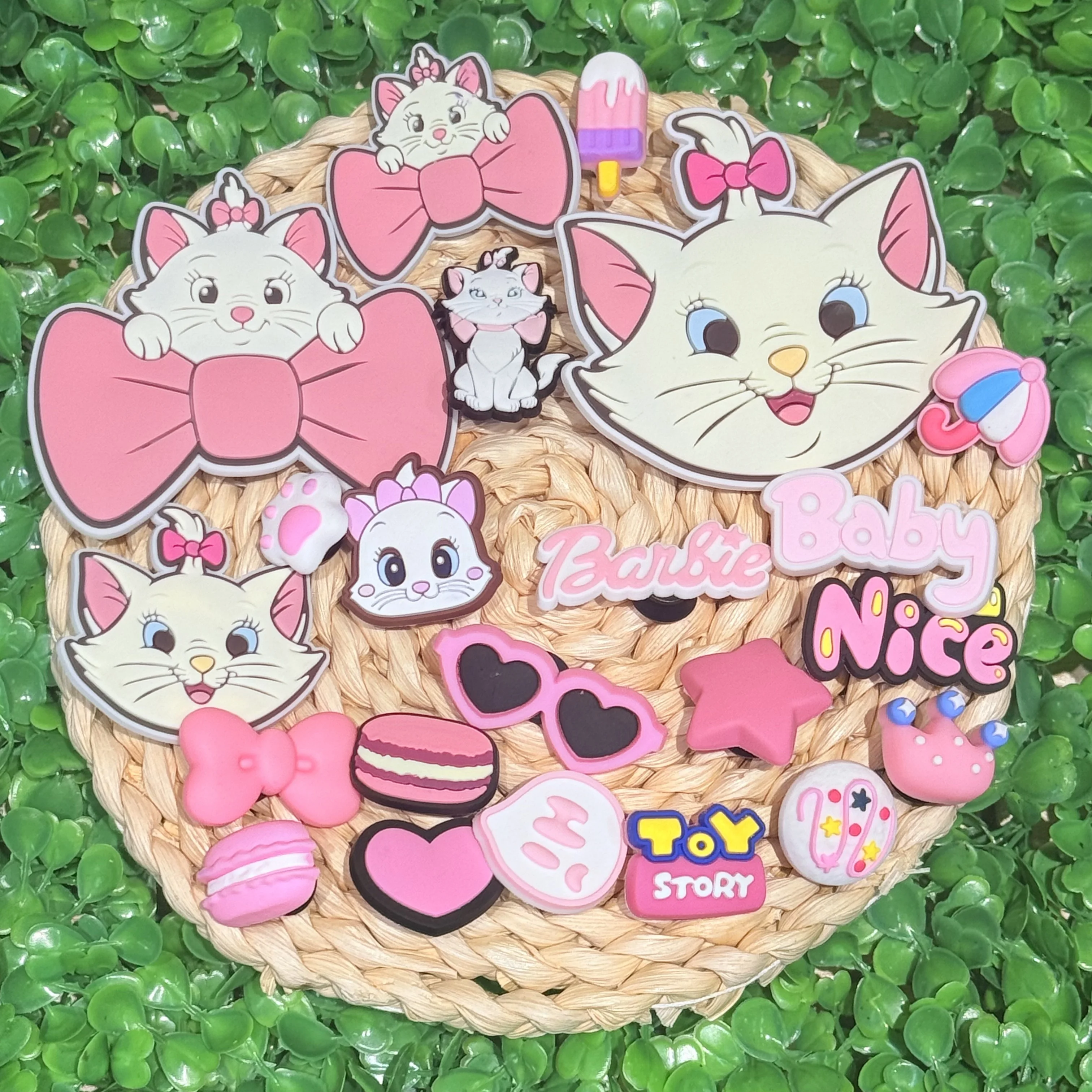 

22-100 шт. Мультяшные фигурки кошек Мэри из ПВХ для украшения садовых туфель, сандалий, обуви, браслетов, подарки для детских праздников