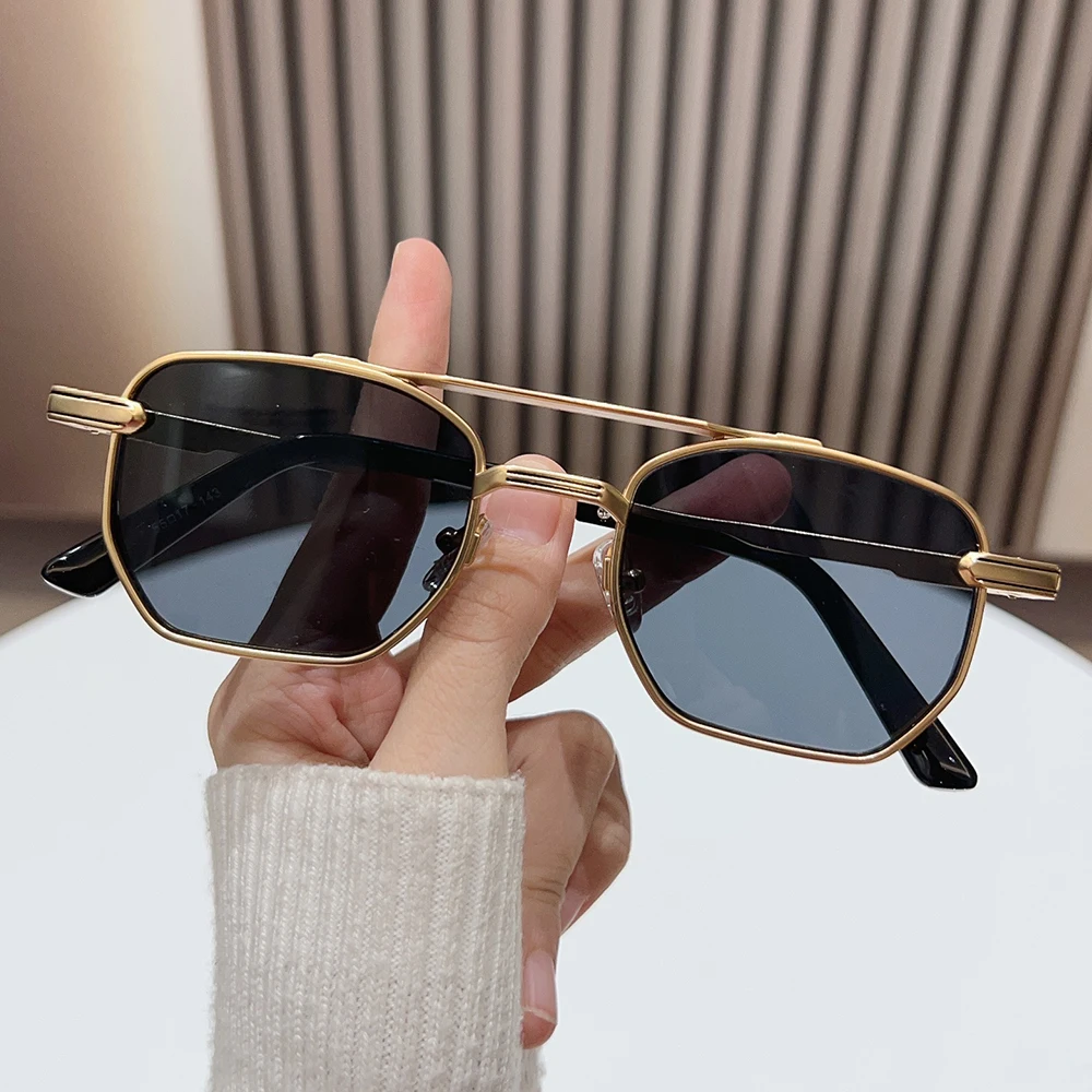 Retro-Doppelbrücken-Y2K-Sonnenbrille, quadratisch, Metallrahmen verbessert einen Premium-Vibe, einfach zu kreieren, atemberaubende Aufnahmen für Straßenfotografie