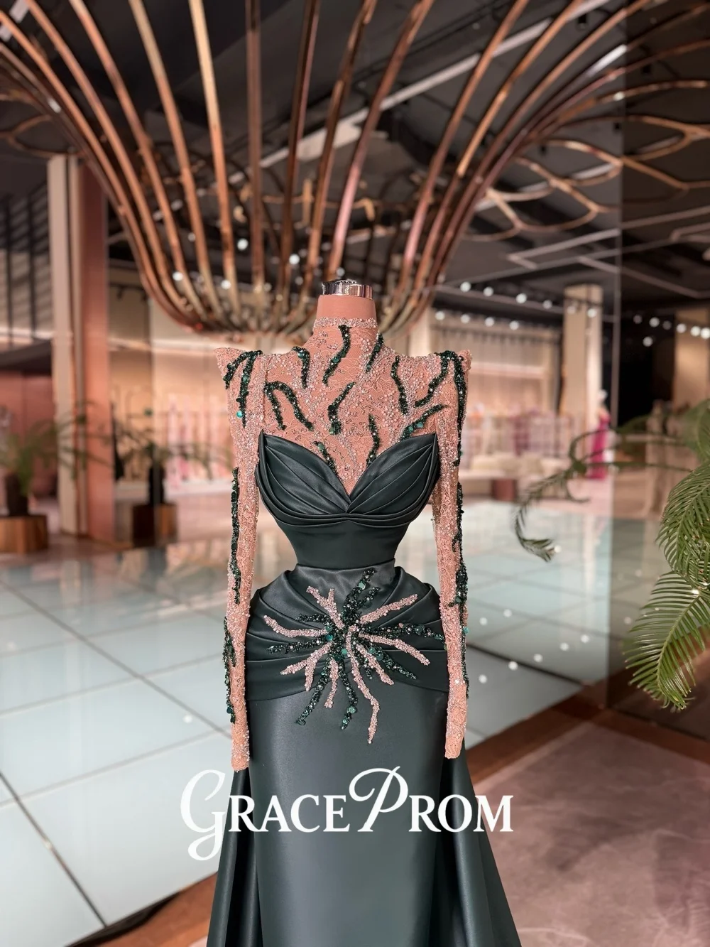 

GraceProm Gorgeous Satin Long Sleeve Crystal Evening Dress Formal Beaded Red Carpet Gown Luxurious A-Line Floor-Length Party Gow