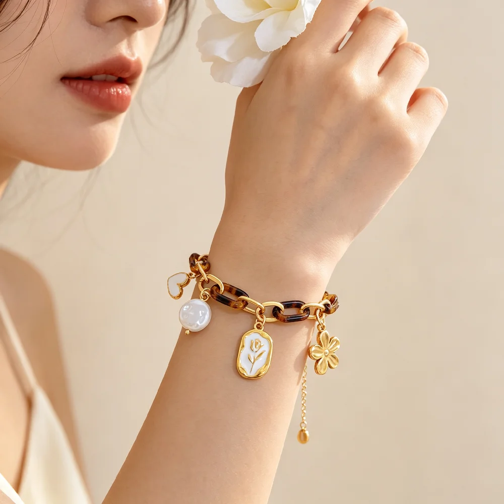 Greatera Marken-Armband für Damen aus Edelstahl im Büroklammer-Stil, zierliche Anhänger-Handkette, Party-Klassiker, wasserdichter Schmuck – Detail 5