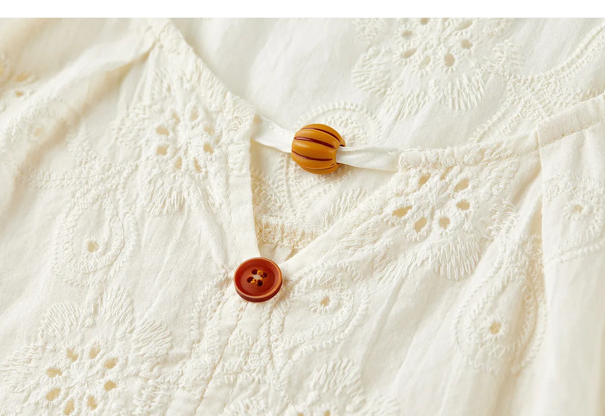 SENTUBILA Damen-Baumwoll-Französisches Hemd 2026 Sommer Rundhals Hohlstickerei Gerades Kurzarm-Oberteil für Pendler W62VF7409 – Detail 38
