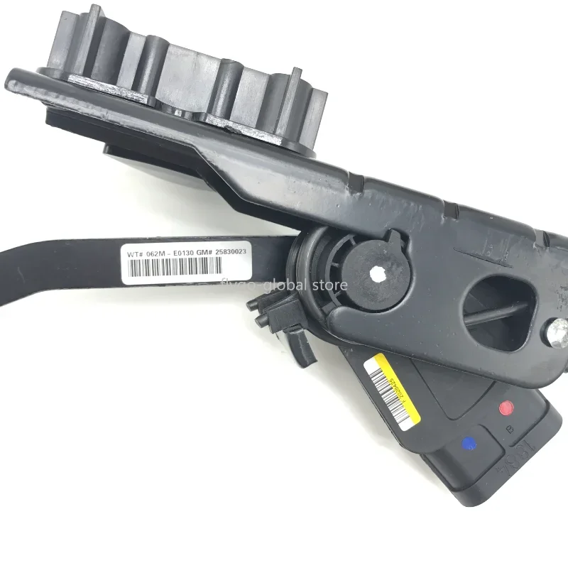 

Подходит для Buick LaCrosse 06-08, старая педаль акселератора LaCrosse 2,4 3,0 в сборе с датчиком 25830023 15884314