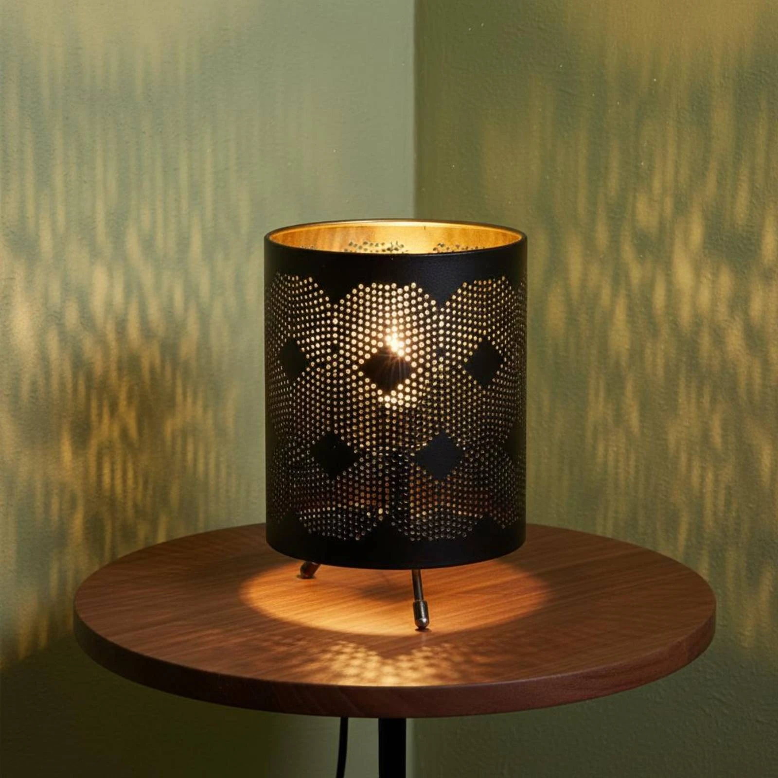 Cutout Pattern Table Lamp Wrought Iron Hollow Metal Candle Lamp Decorative Electric Candle Candle Holder Modern Minimalist House