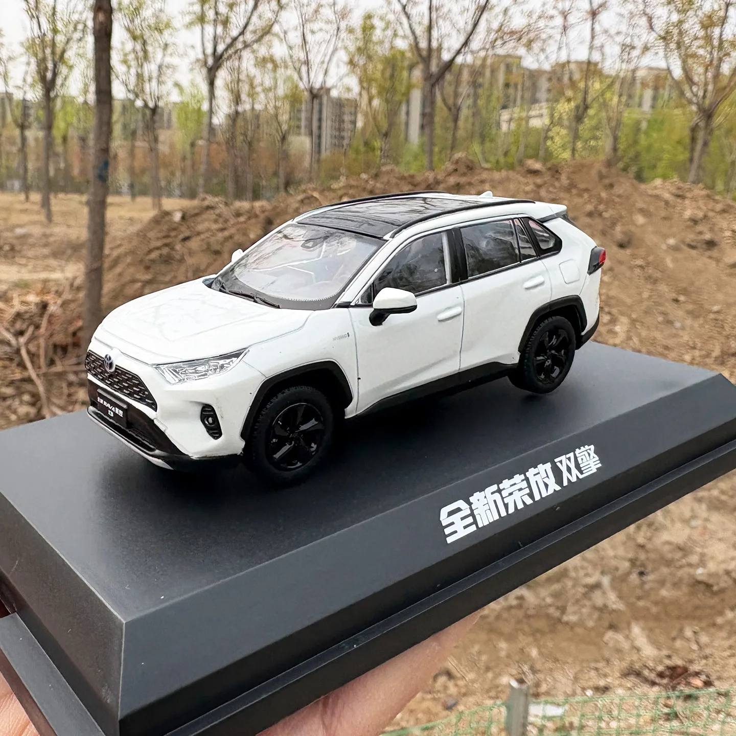 

1:43 Original Model,Toyota RAV4 2021,Hybrid,Alloy Car Model for Display,Gift and Collections