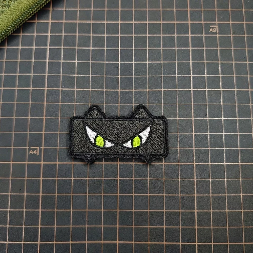 เข็มกลัดติดเสื้อการ์ตูนรูปแมว Delta Force May Xiaowen สำหรับคอสเพลย์ ตกแต่งกระเป๋า เครื่องประดับแฟชั่น อุปกรณ์ประกอบงานปาร์ตี้