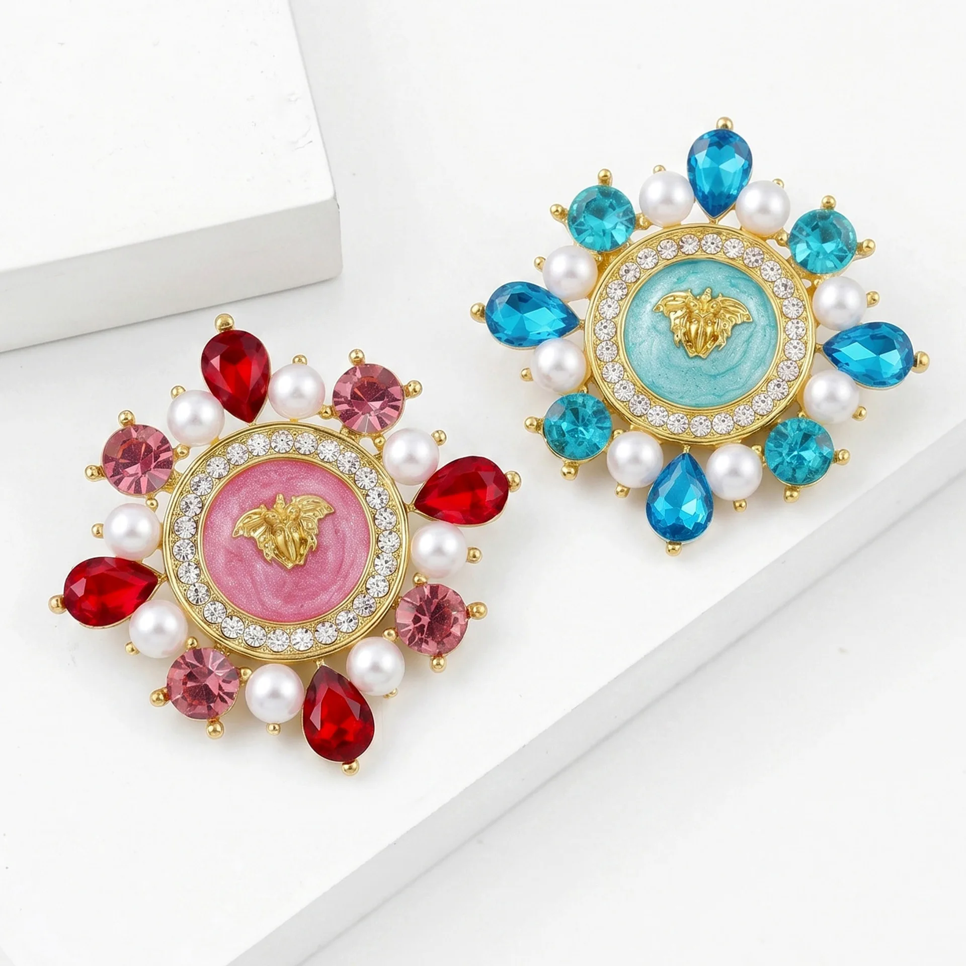 Cross border high-end clothing chest flower accessories, fashionable and exquisite alloy diamond inlaid gorgeous brooch