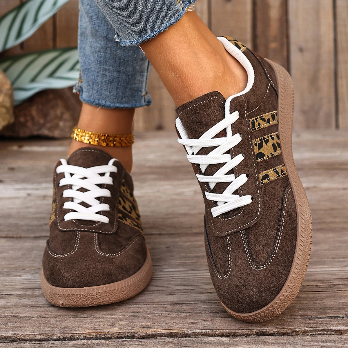 2026 Herbst Damenmode Wildleder-Sneaker mit Doppelschnallen-Metalldetails Leichte Atmungsaktive Bequeme Freizeitschuhe – Detail 12