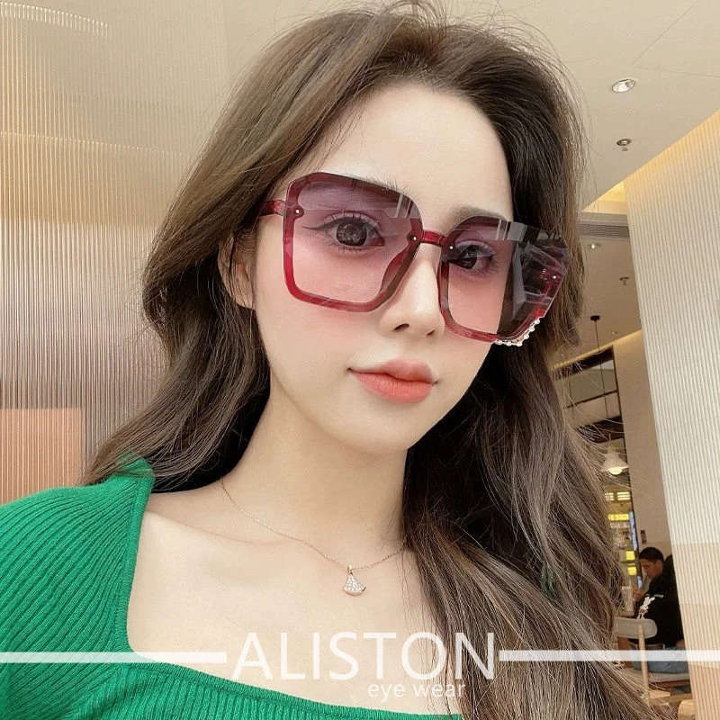 New Sunglasses for Women with Diamond Inlaid Boxes, Popular Star Show, INS Sunshade Sunglasses, Korean Edition, Chaojie Shooting