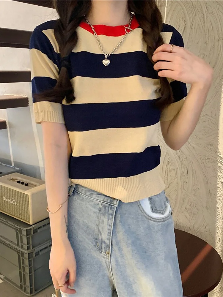 

Slim Fit round Ne ort Sve T-irt Korean Sle Striped Base Layer Top for Women Summer Faion Knitted Sweater