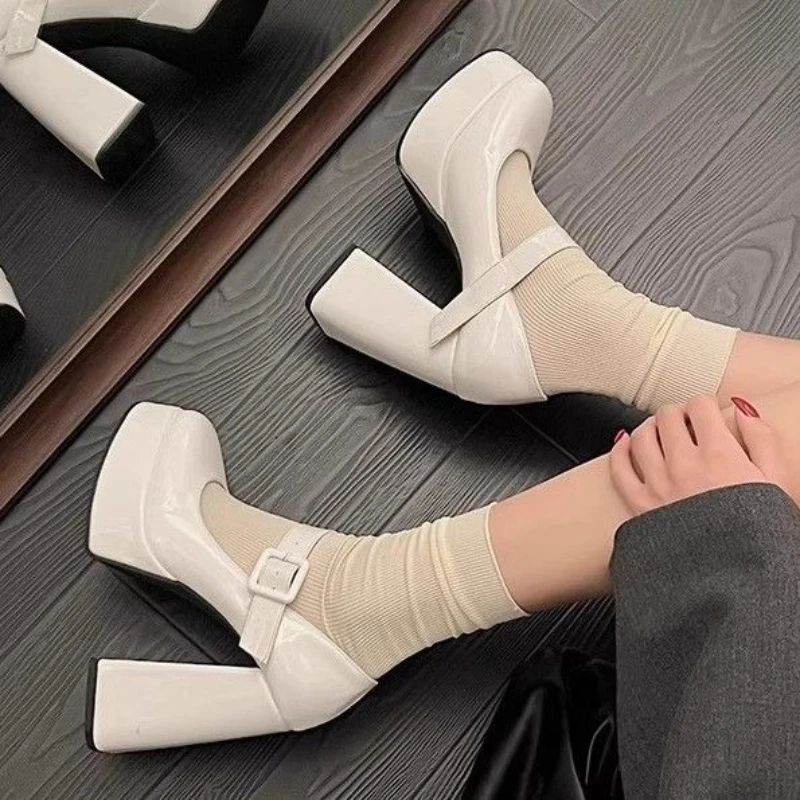 

Petite Chunky Heel High Heels Vintage Mary Jane Shoes French Patent Leather Spring Women Single Shoes Wedding Dress Essential