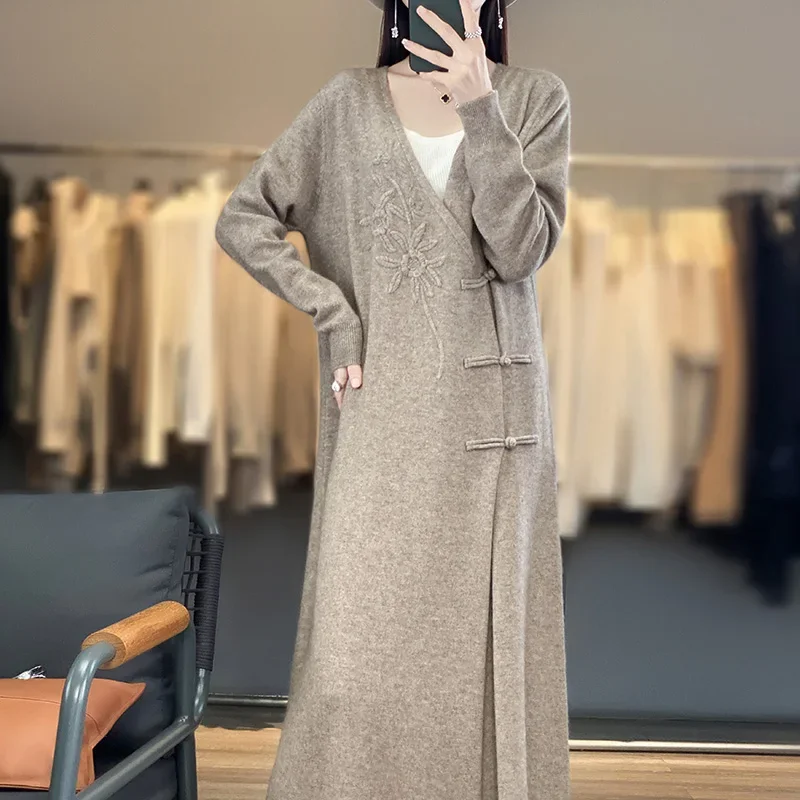 Maglione lungo da donna in cashmere con scollo a V cardigan lavorato a maglia cappotto ampio con gonna in lana ricamo vento pigro stile casual ed elegante
