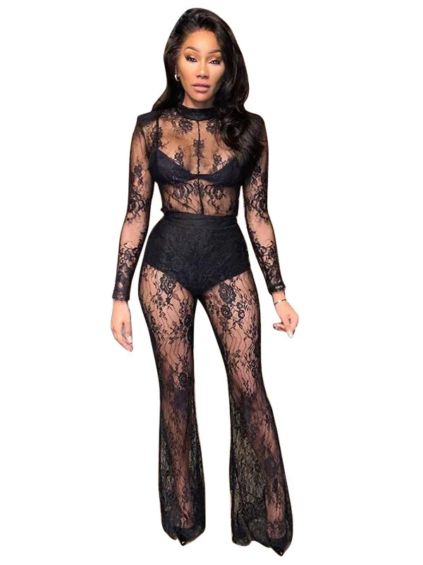 بذلة فضفاضة شفافة من الدانتيل بمقاس كبير وخصر عالٍ وساق واسعة قليلاً وتأثير شفاف