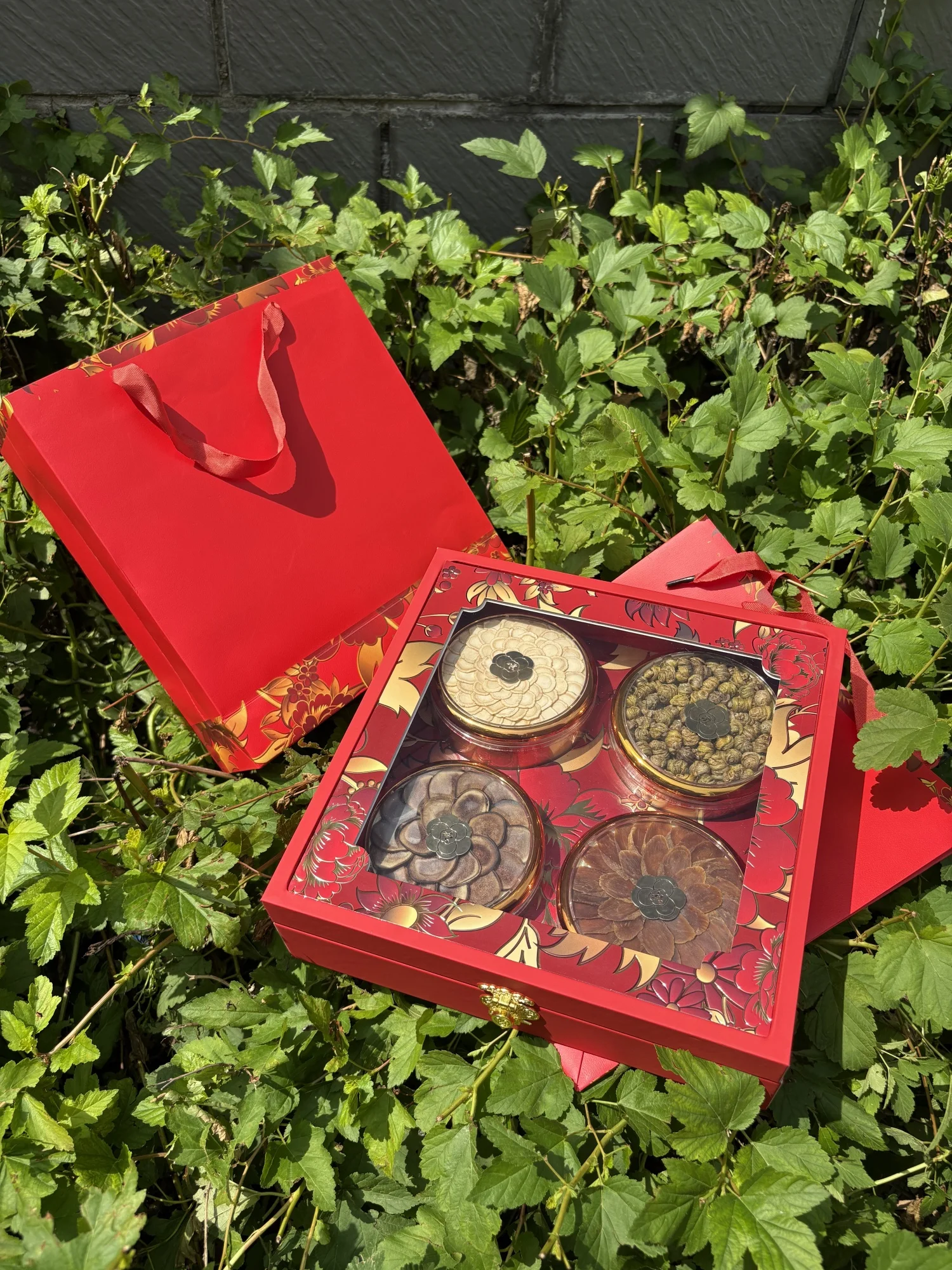 confezione-regalo-quattro-tesori-del-monte-changbai-specialita-del-nord-est-ginseng-caviale-corna-di-cervo-miele-in-fette-per-anziani