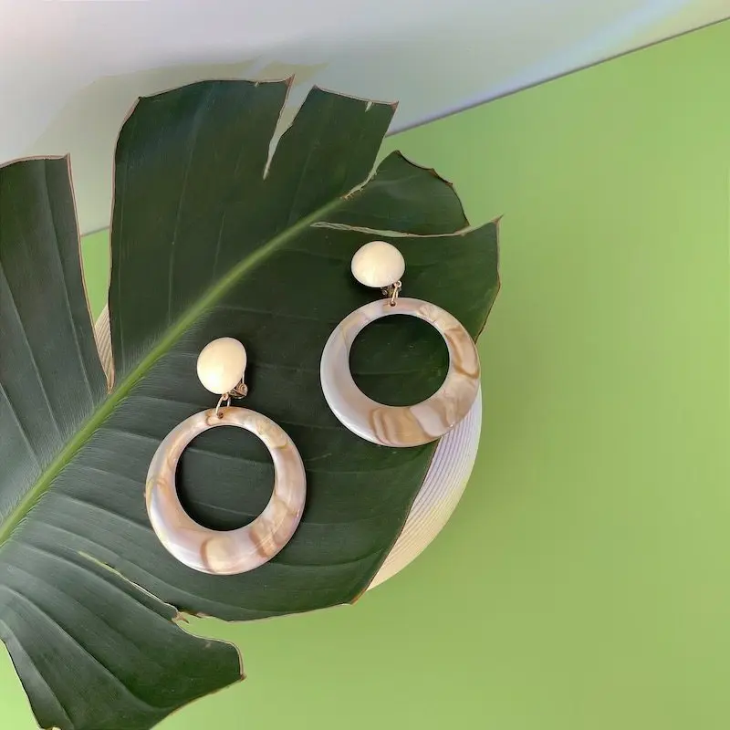 Mandarin duck milk tea, cream mixed color big round earrings, Hong Kong style retro earless ear clips, geometric round