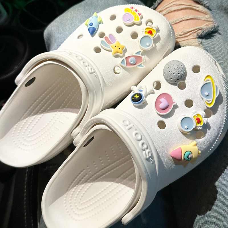 Lovely Spaceman Shoe Charms Designer fai da te scarpe carine Decaration accessori per feste zoccoli Kid Boy Women Girls Gifts
