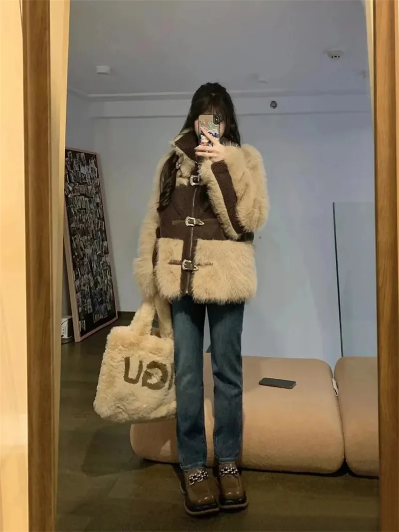 

2023 New Loose, Fashionable, Sweet, Cool, and Spicy Girl Design Feeling Fur Lamb Wool Spliced Fur Grass Coat for Women in Winter