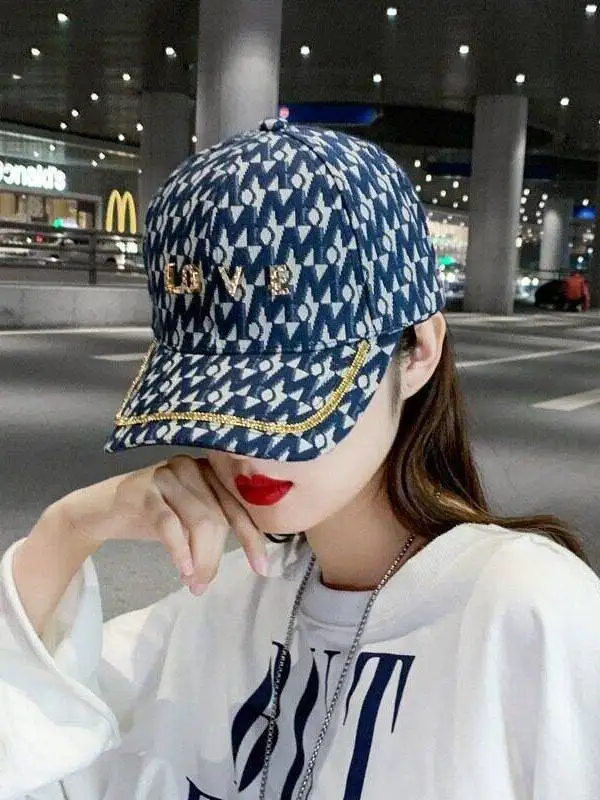 fashionable-diamond-women's-baseball-cap-casual-style-round-top-trendy-summer-hat-for-shopping-and-autumn-use-unisex-duckbill