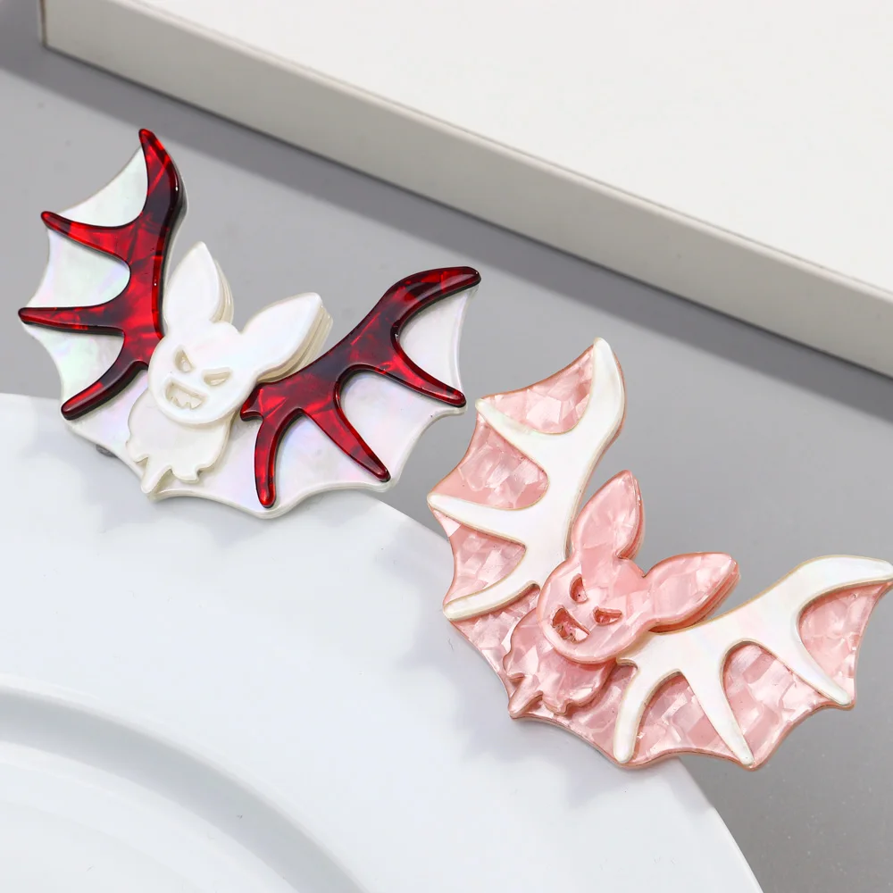 FishSheep Trendy Acrylic Vampire Bat Halloween Brooches for Women Handmade Vivid Animal Brooch Safety Pins Holiday Jewelry