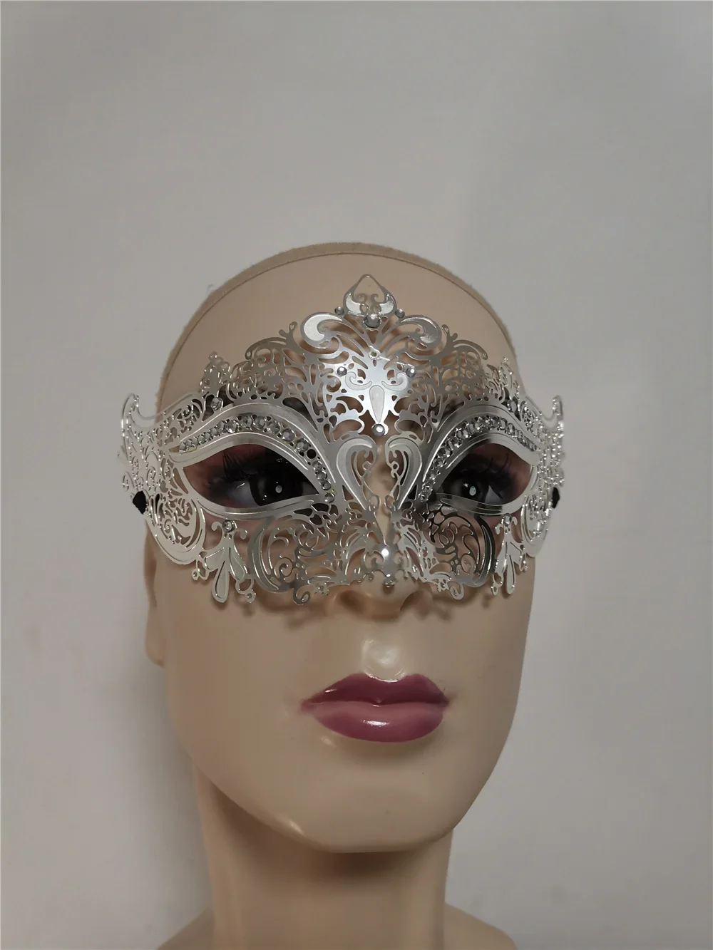 Masque en métal noir et blanc pour femme, masque pour les yeux avec biscuits, costume de robe de paupières de fête Tim, chaud dans le monde entier