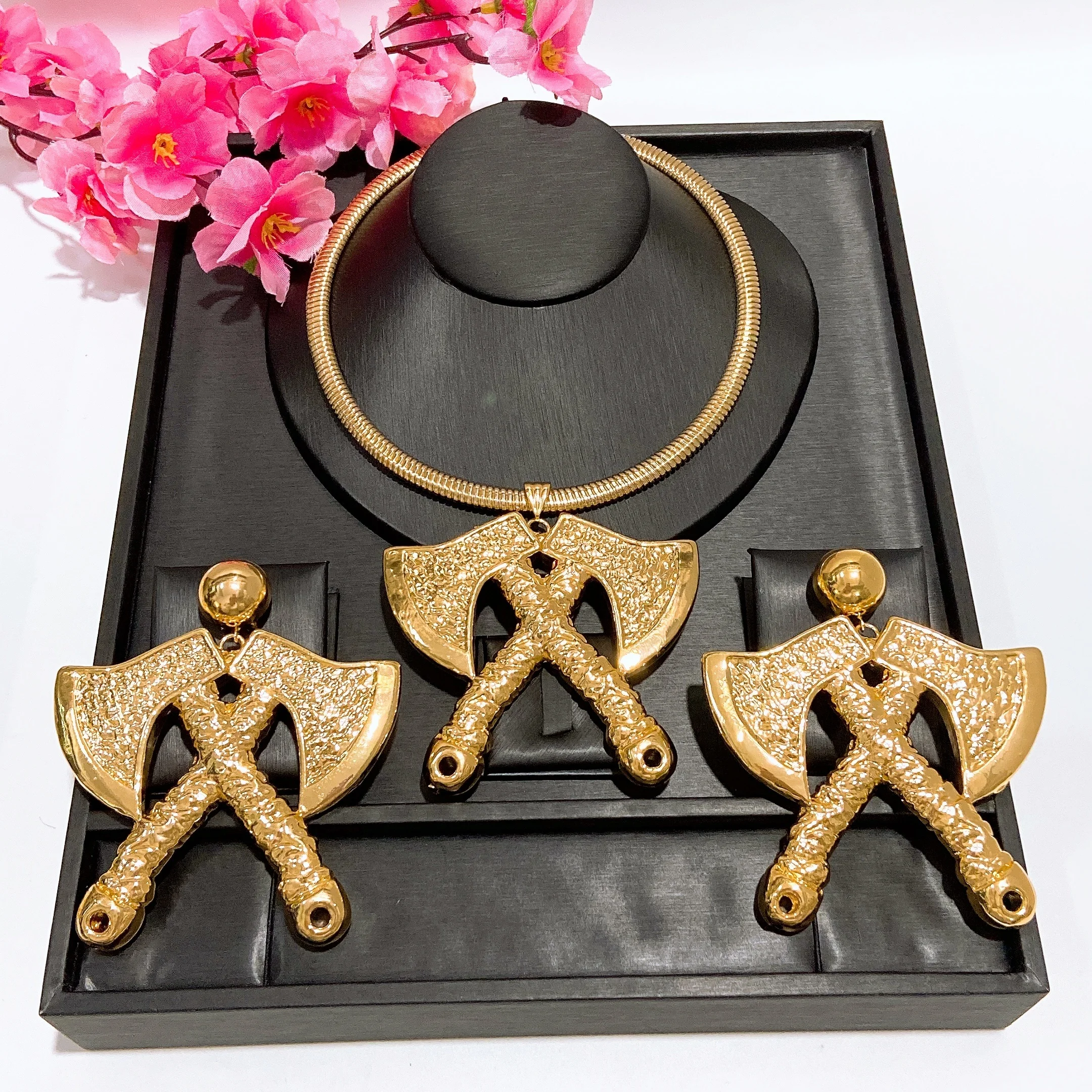 

Luxury Special Axe Huge Big Light Weight Two Piece Jewelry Set For Women Statement Big Pedant Collar Earrings Pedants Jewellery